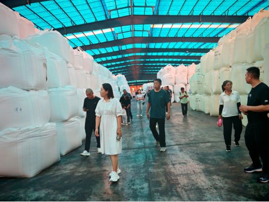 濮陽客戶到地豐公司參觀考察